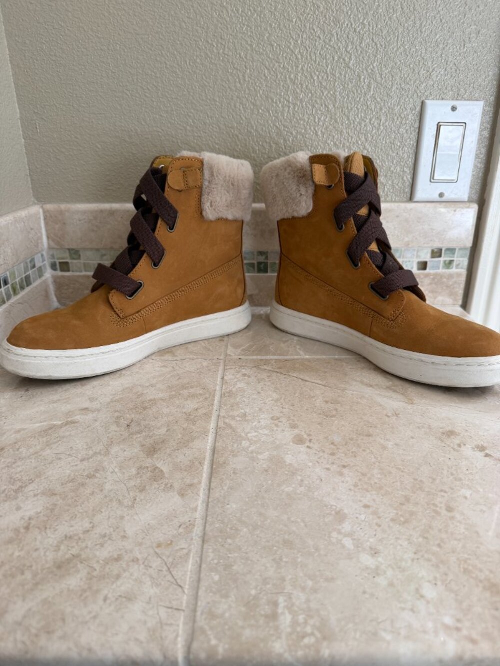 Timberland Women's Bria faux fur-lined high-top sneakers boots Size 8.5 - Picture 6 of 12